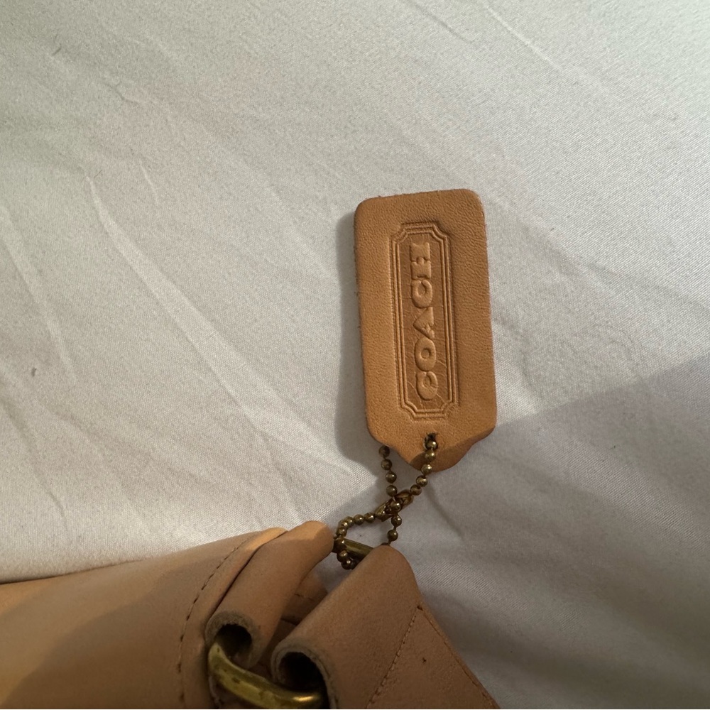 COACH - Vintage Elegant Tan Leather Crossbody Bucket Bag - Picture 4 of 10